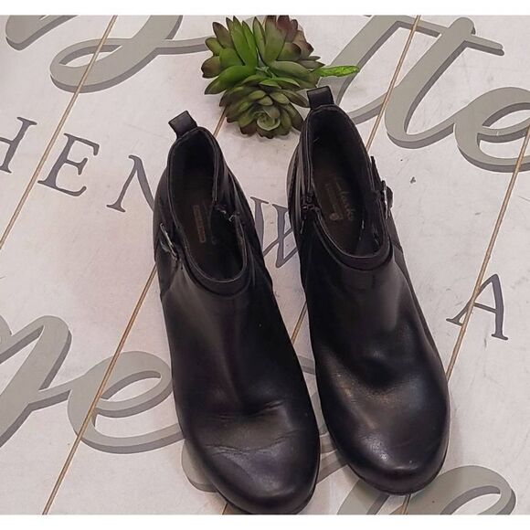 Clarks bootie 7  - Picture 1 of 5